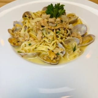 Linguini with Clams with White Sauce Pasta