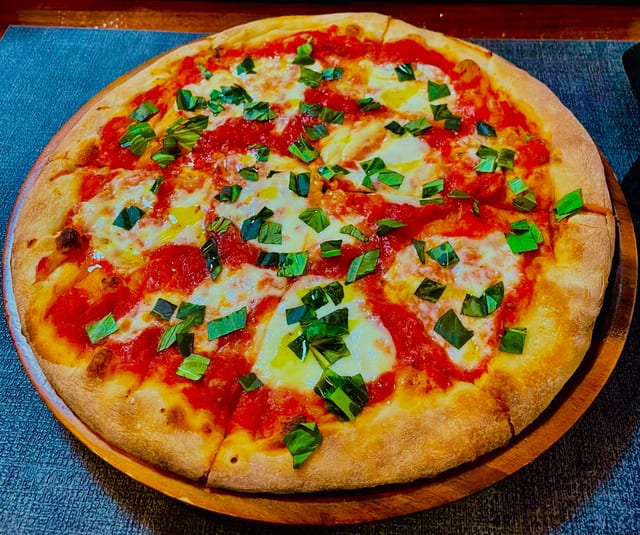 Sonia Pizza.